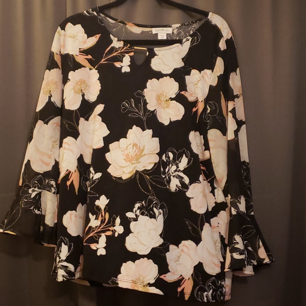 Misses floral top